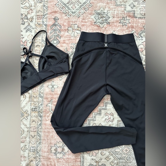 Savage X Fenty Black High-Waist Leggings & Sports Bra Set - Picture 4 of 5